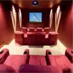 salle de cinéma et de visionnage rouge